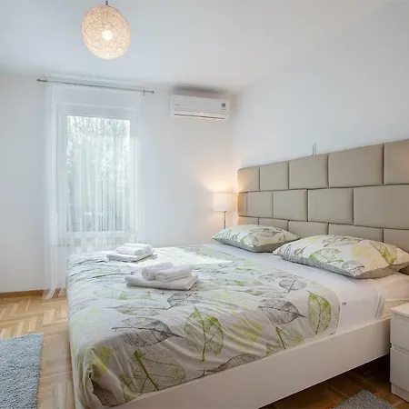 Apartmán Luxury 2bdr With Private Swimming Pool, And Parking Pula