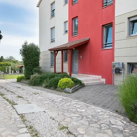 Luxury 2bdr With Private Swimming Pool, And Parking