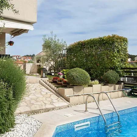 Luxury 2bdr With Private Swimming Pool, And Parking Apartmán