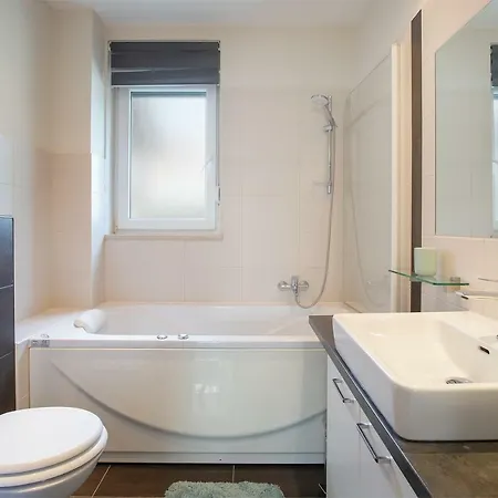 Apartmán Luxury 2bdr With Private Swimming Pool, And Parking *
